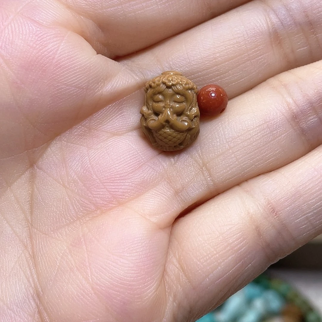 南红玛瑙配饰未镶嵌