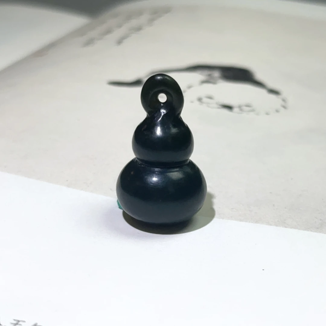 和田玉黑青小葫芦吊坠