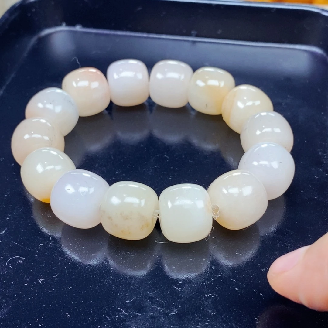 石英质玉（黄龙玉）未镶嵌颈饰