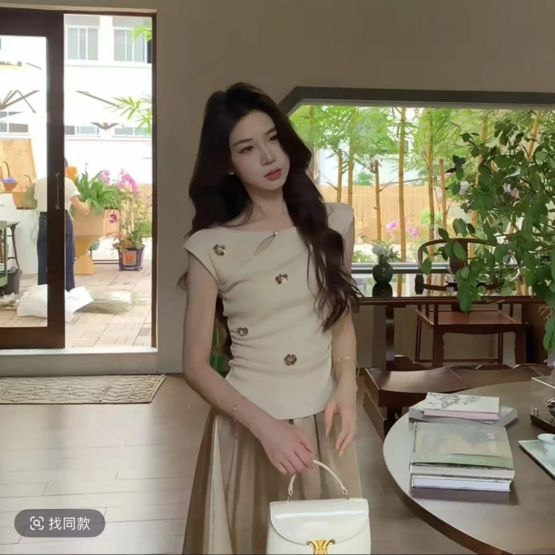 木子李的李明眸皓齿小众设计感亮钻小飞袖上衣百搭A字裙大摆裙