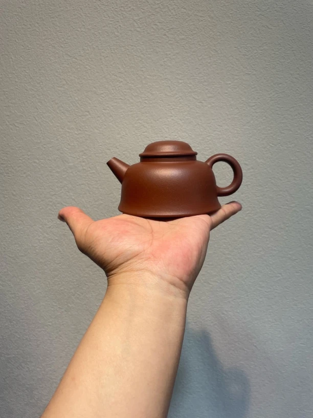 周雪姣精品全手工鱼罩壶原矿底槽青约230cc