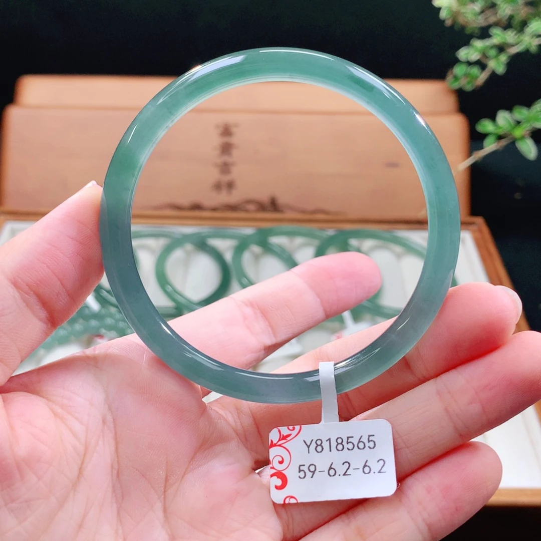 翡翠手镯（圆镯）未镶嵌