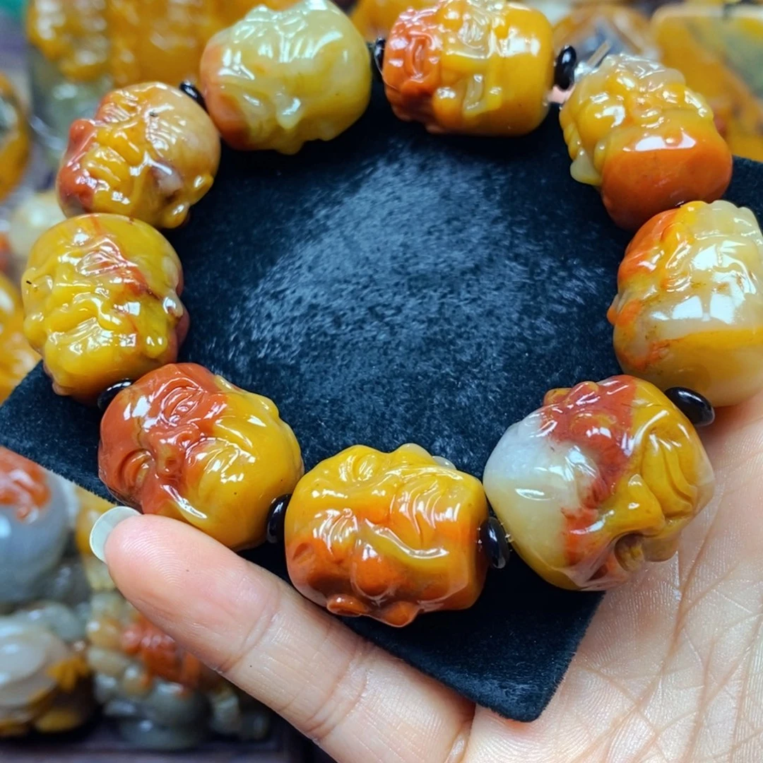 未镶嵌石英质玉（黄龙玉）颈饰