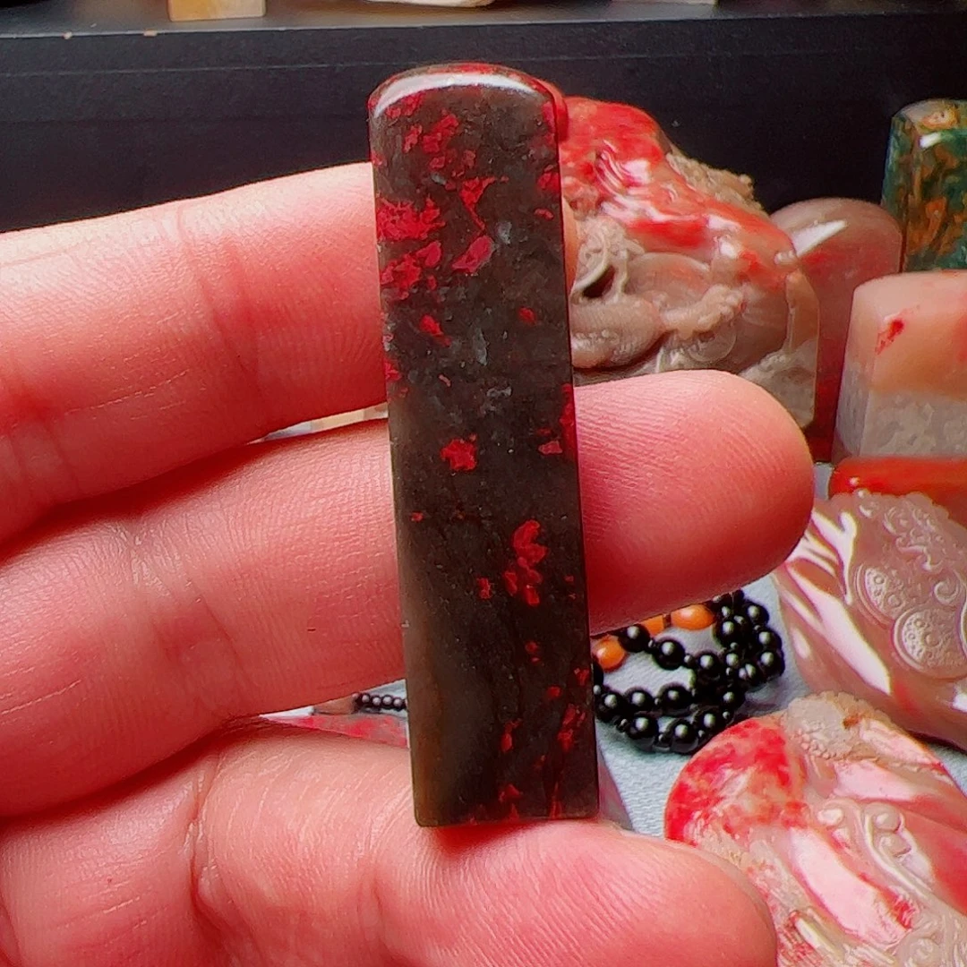 昌化石禅**味鸡血石印章