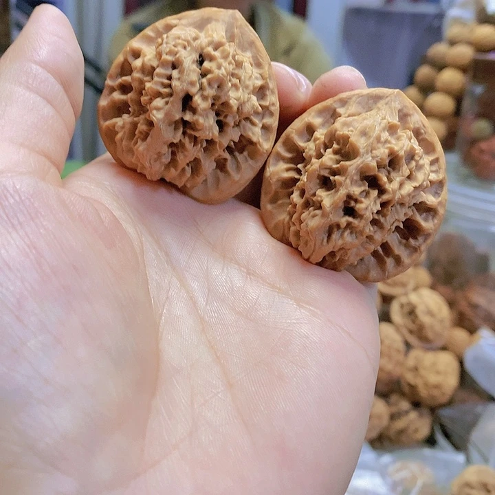 【闪购商品】文玩核桃把件40红皮乾隆纹