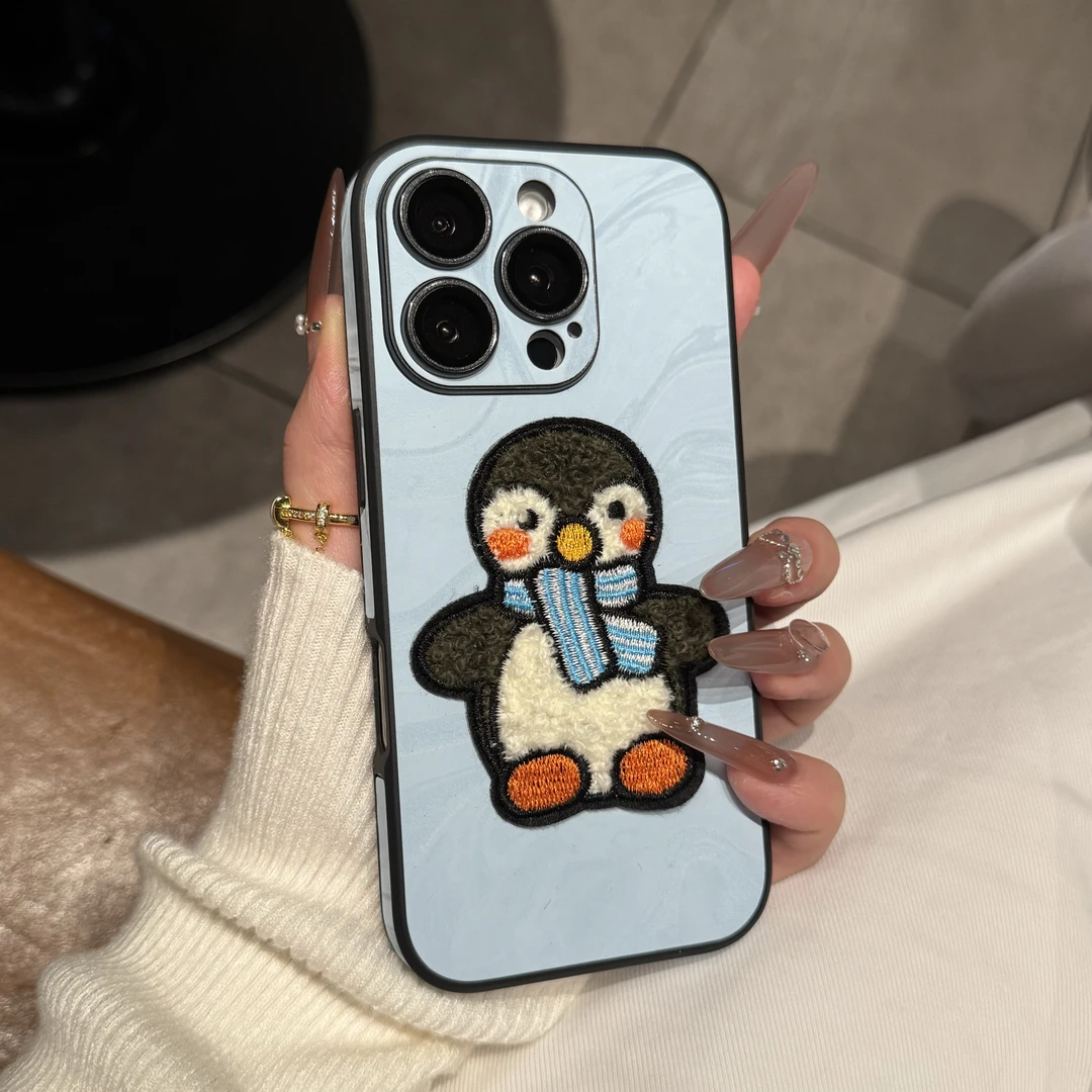 新款水波纹绒布刺绣萌宠适用苹果17proamx手机壳iPhone16可爱15硬