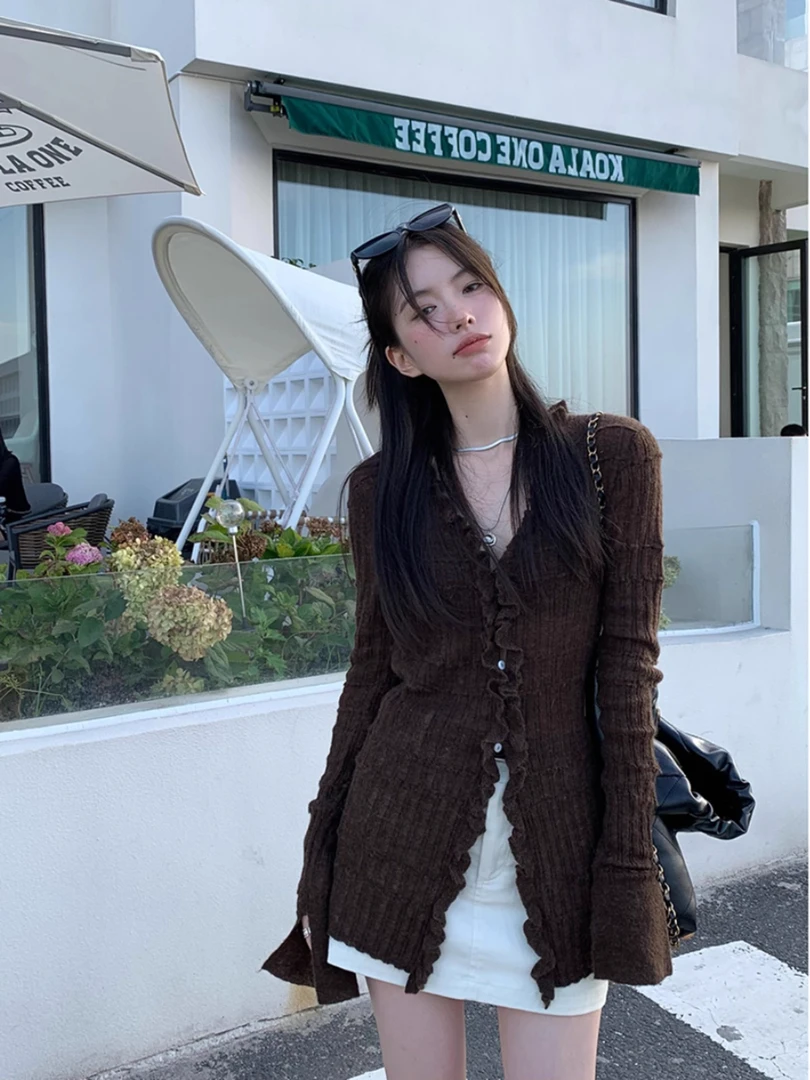 复古木耳边V领长袖针织开衫女秋季新款时尚百搭修身咖色上衣法式