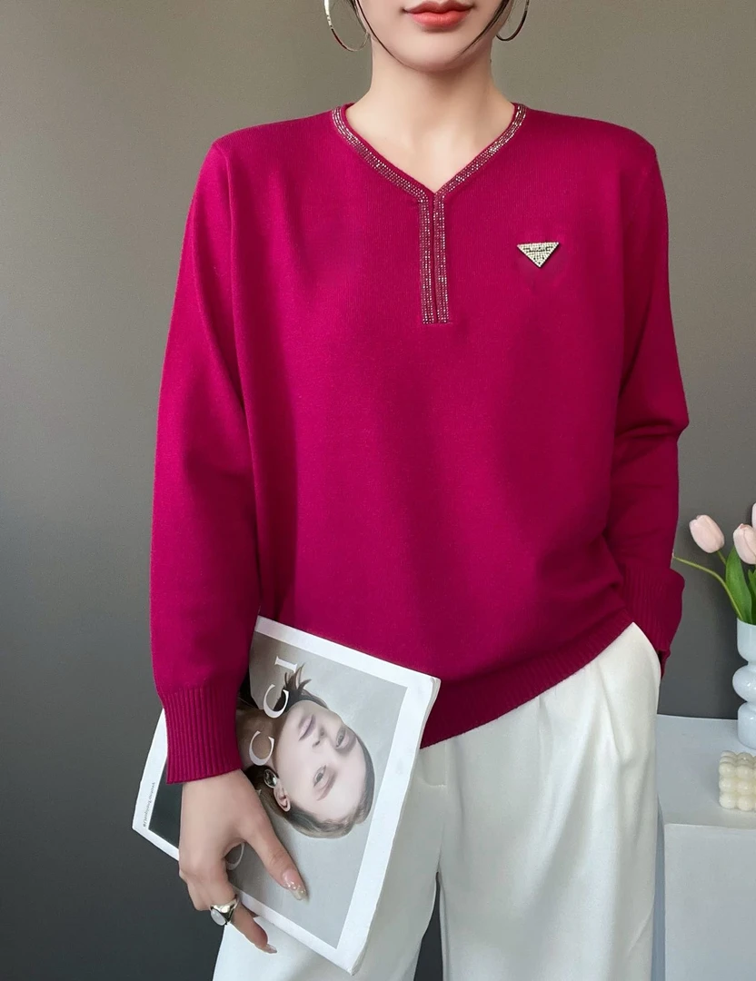 秋冬新款气质减龄烫钻v领毛衣针织打底妈妈装中老年女装