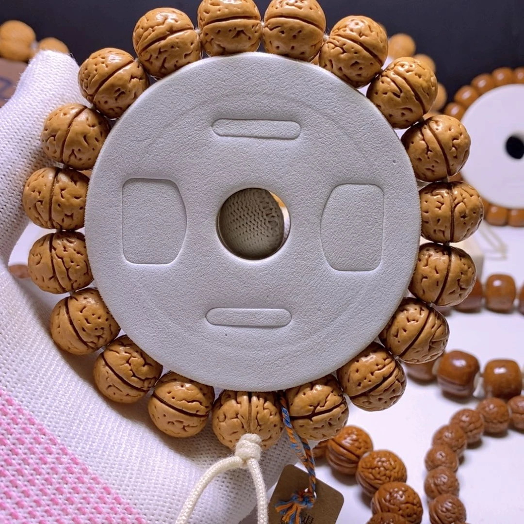 桃核手串奶油皮肌肉球