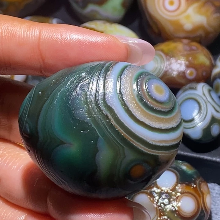 皇***岸玛瑙/玉髓未镶嵌珠宝奇石