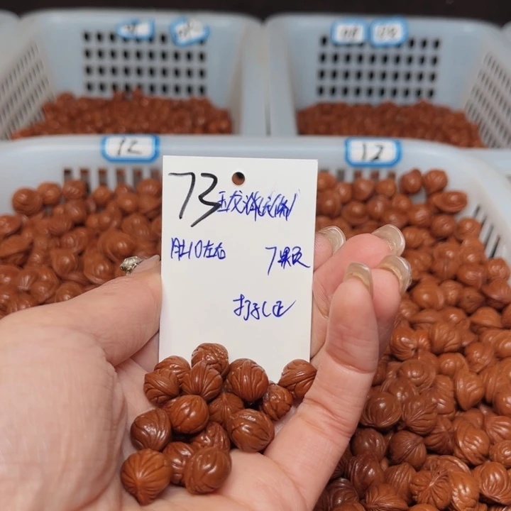 又***玩吊坠桃核玉龙脊10尺寸
