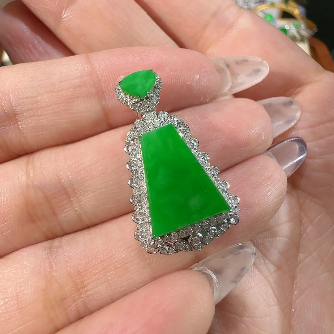 【闪购商品】颈饰18K金镶嵌翡翠