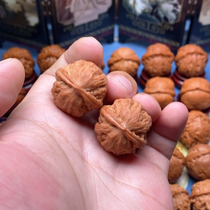 文玩核桃把件绣球