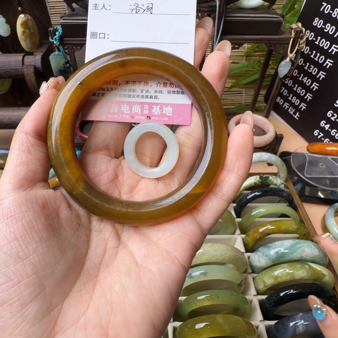 洛***河蛇纹石玉未镶嵌手镯