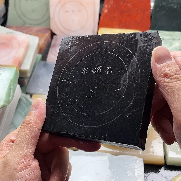 石英质玉未镶嵌手镯定制