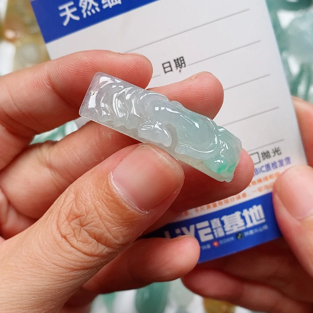 翡翠未镶嵌颈饰九尾狐手牌