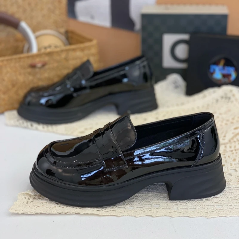 漆皮粗跟乐福鞋女2025年秋季新款英伦风复古百搭单鞋时尚JK小皮鞋