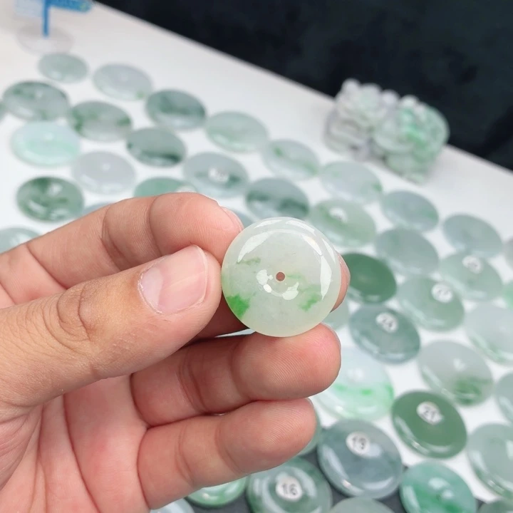 翡翠未镶嵌颈饰缅甸天然A货翡翠25-6.3