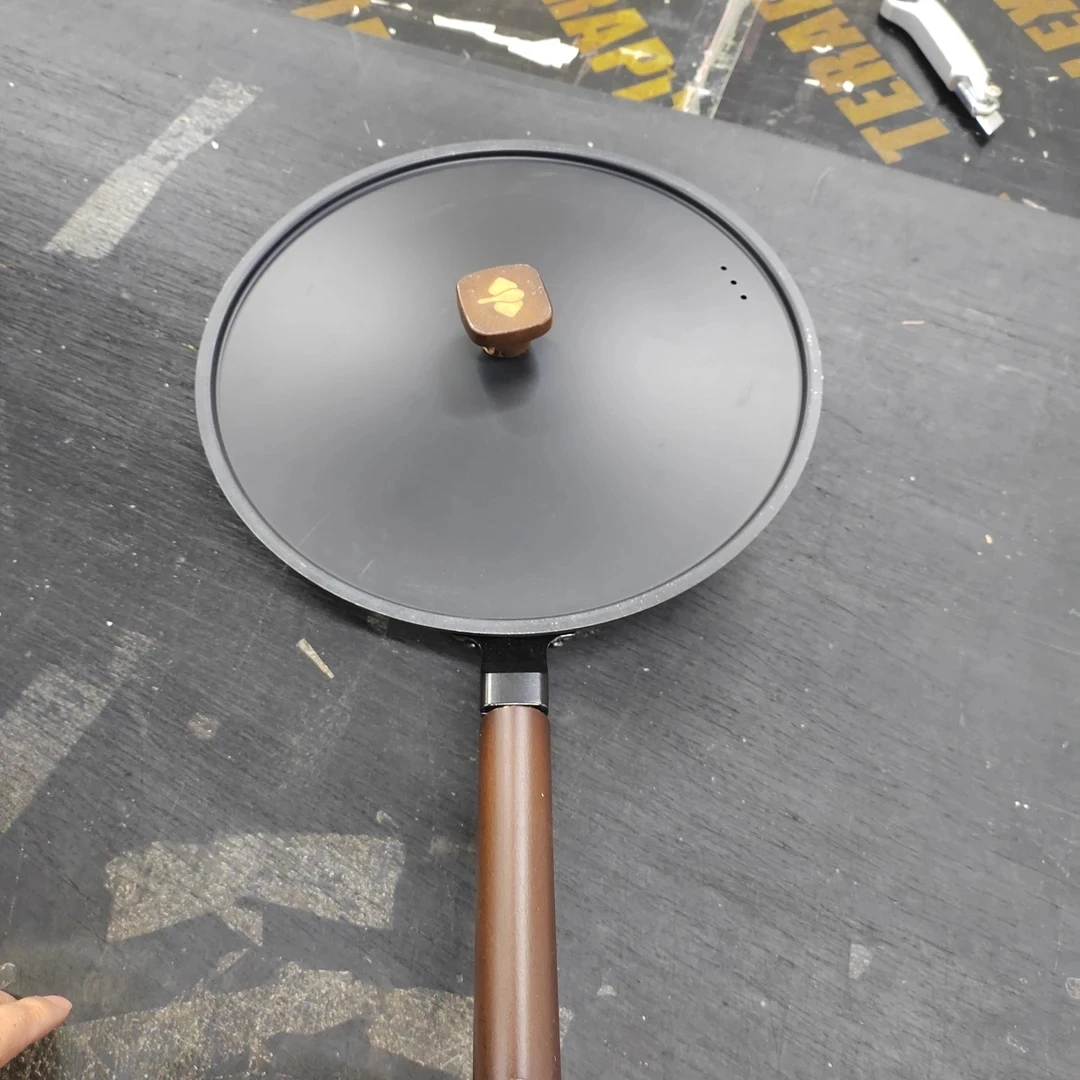 32厘米铁锅（带盖有涂层个别轻微划痕）