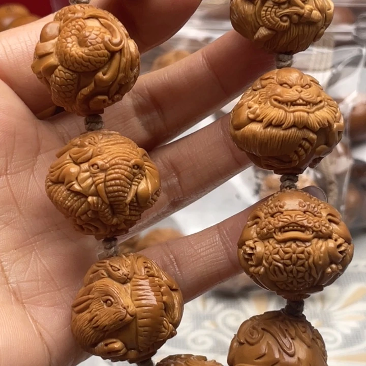 菩***8橄榄核手串雕刻工艺