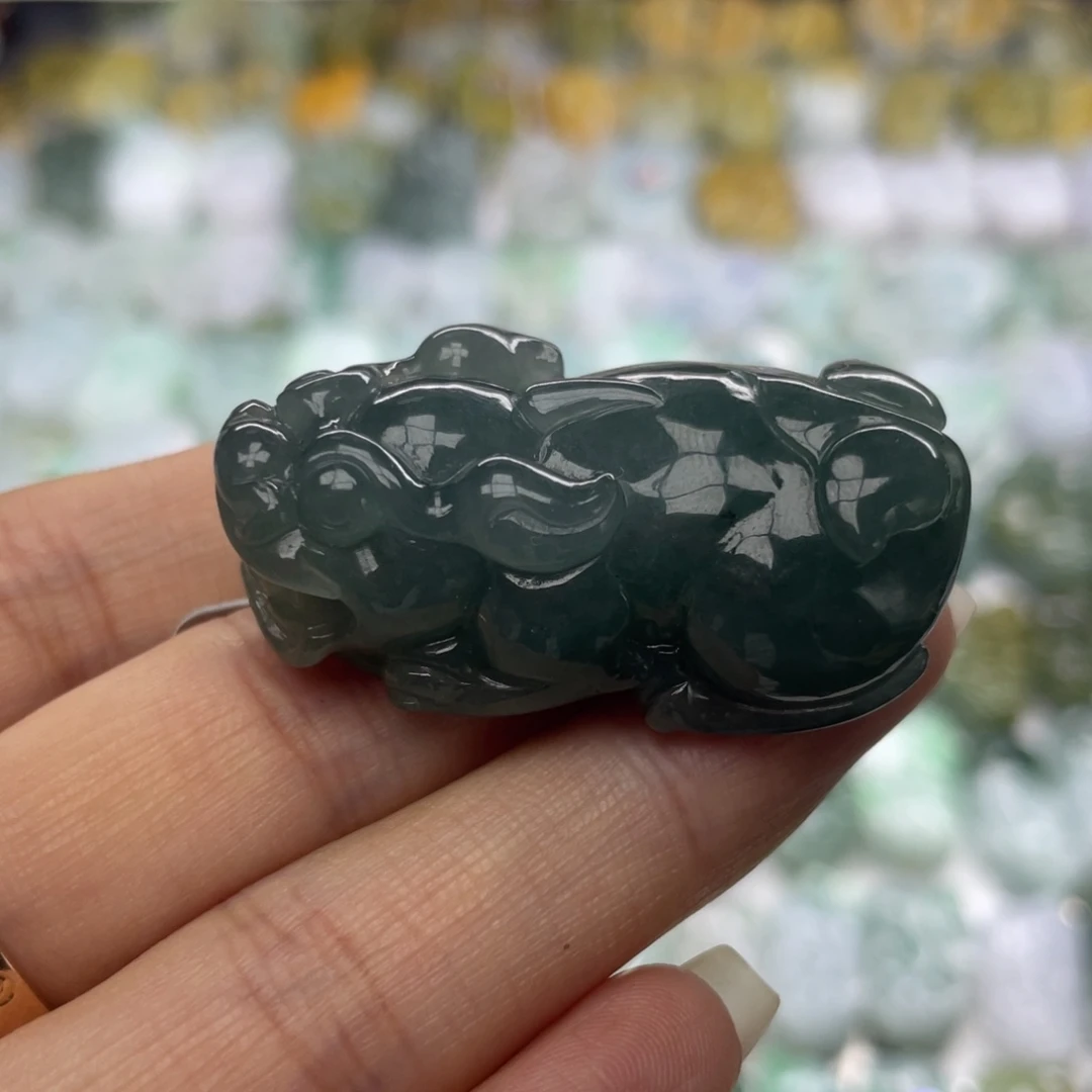 翡翠未镶嵌颈饰貔貅