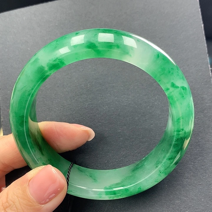 石英质玉手镯未镶嵌依**基