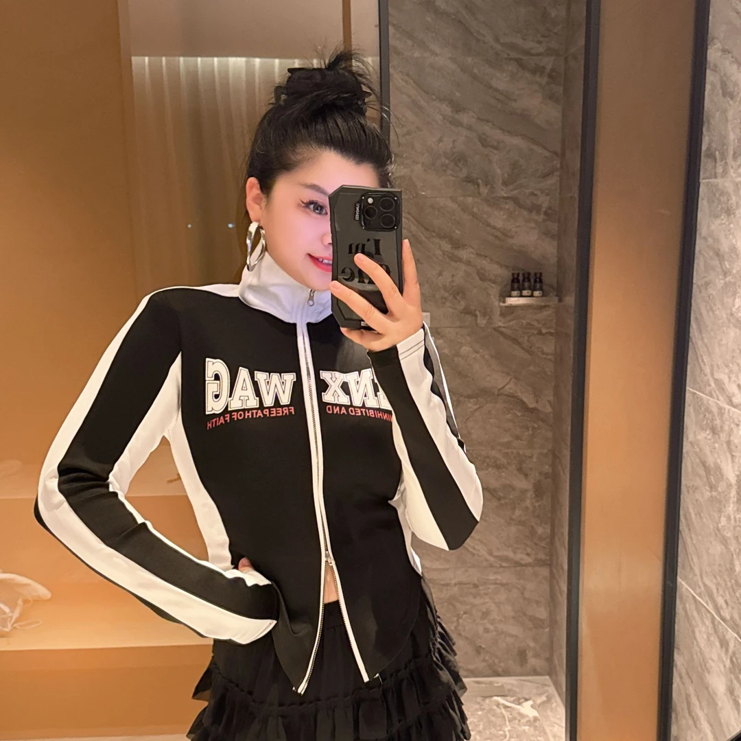 「鞠环环150斤显瘦穿搭推荐」拼接条百搭修身开衫休闲短外套