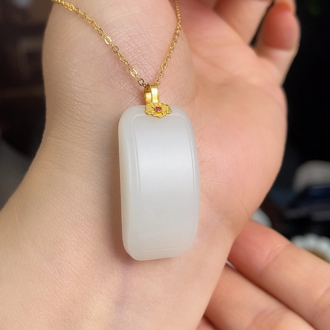 和田玉18K金镶嵌颈饰定制发货