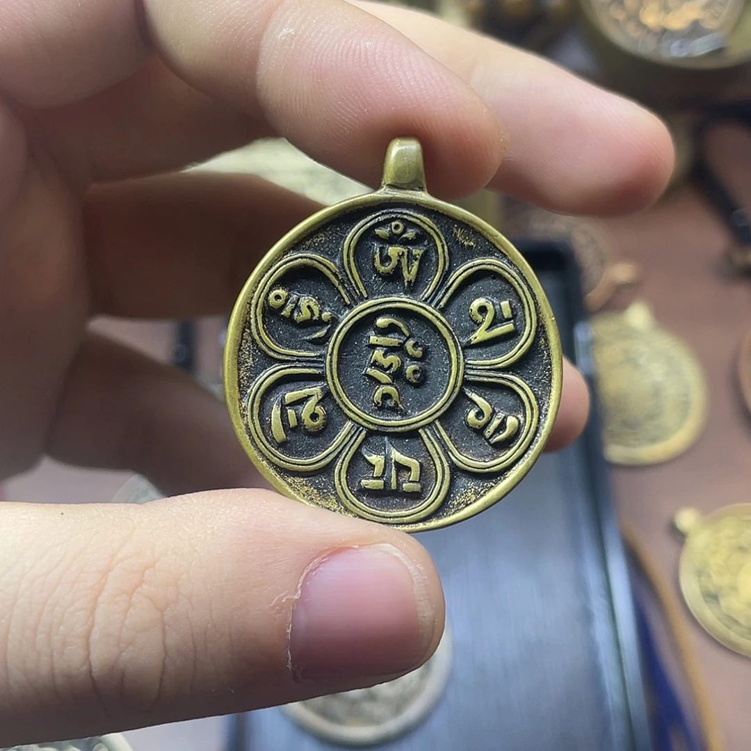 L***0黄利马六字真言一个