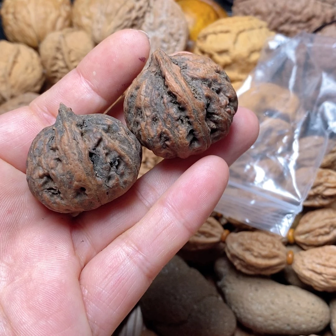 自***～文玩核桃吊坠瑕疵115