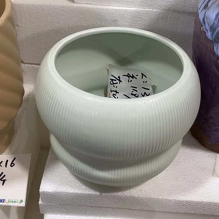 紫砂花盆多肉瑕疵盆有孔。