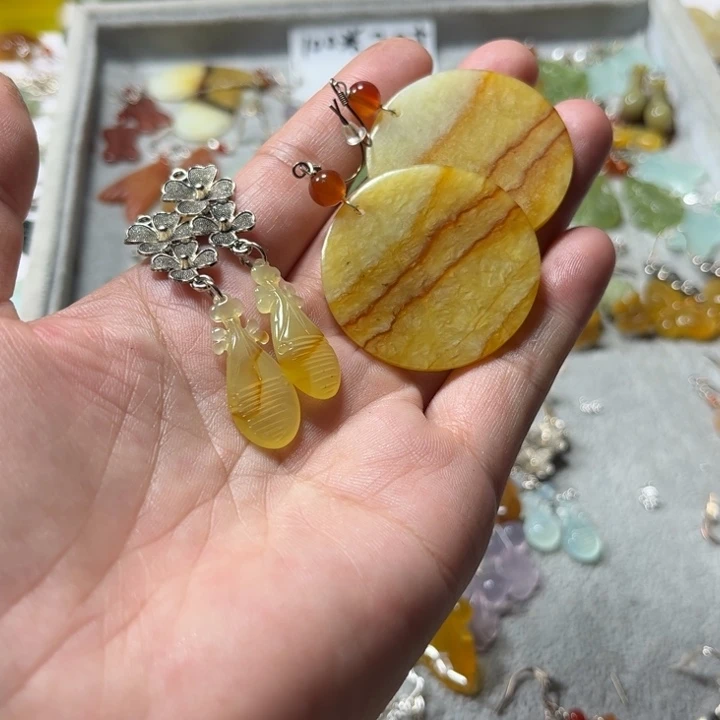 蛇纹石玉合金耳饰