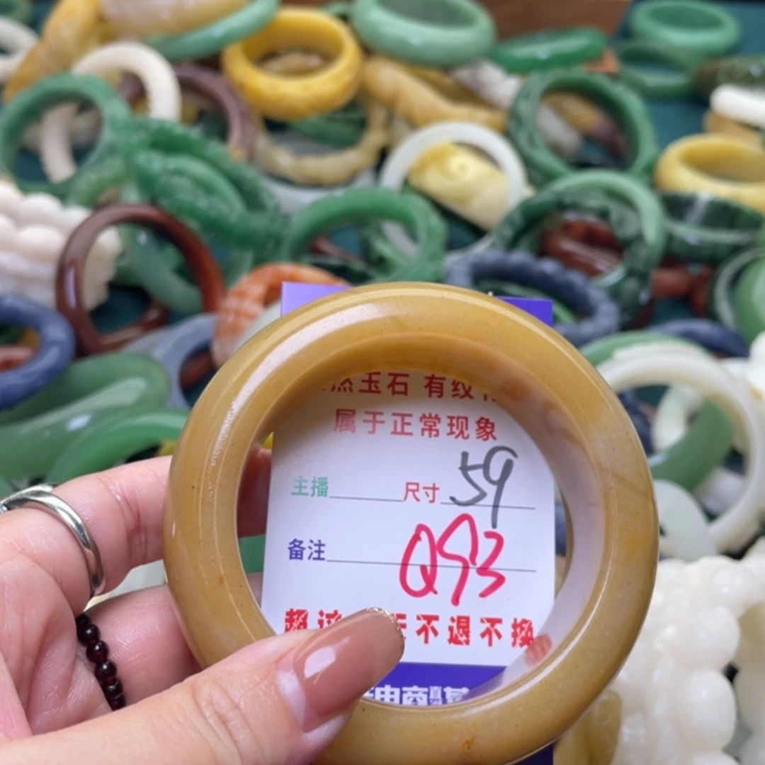 【闪购商品】未镶嵌手镯（圆镯）石英质玉