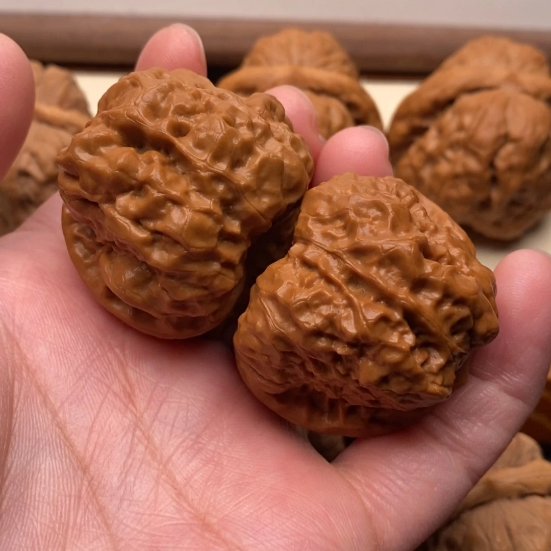 【闪购商品】把件文玩核桃边40左右