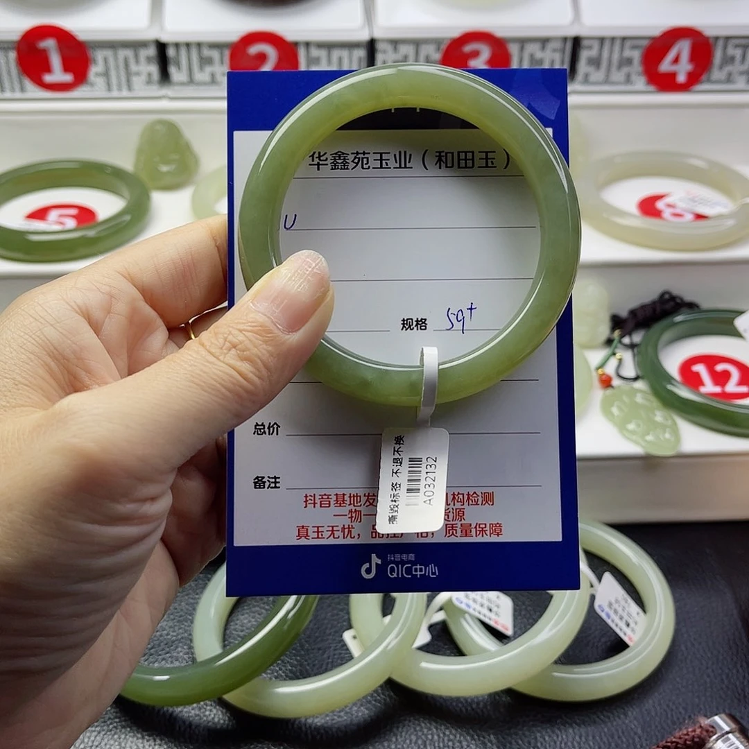 和田玉手镯未镶嵌u****?