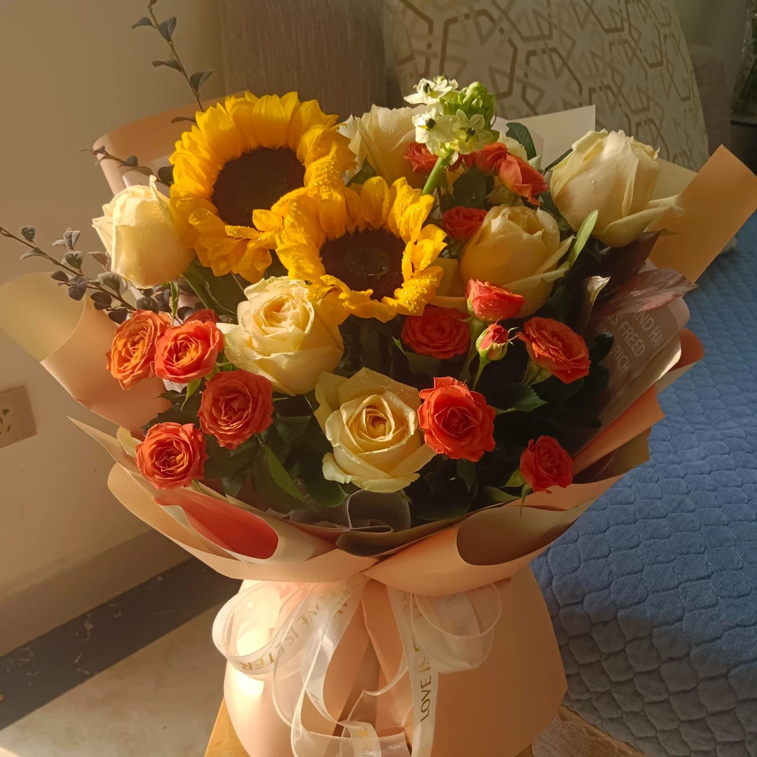 向日葵香槟橙色芭比玫瑰混搭花束家用插花