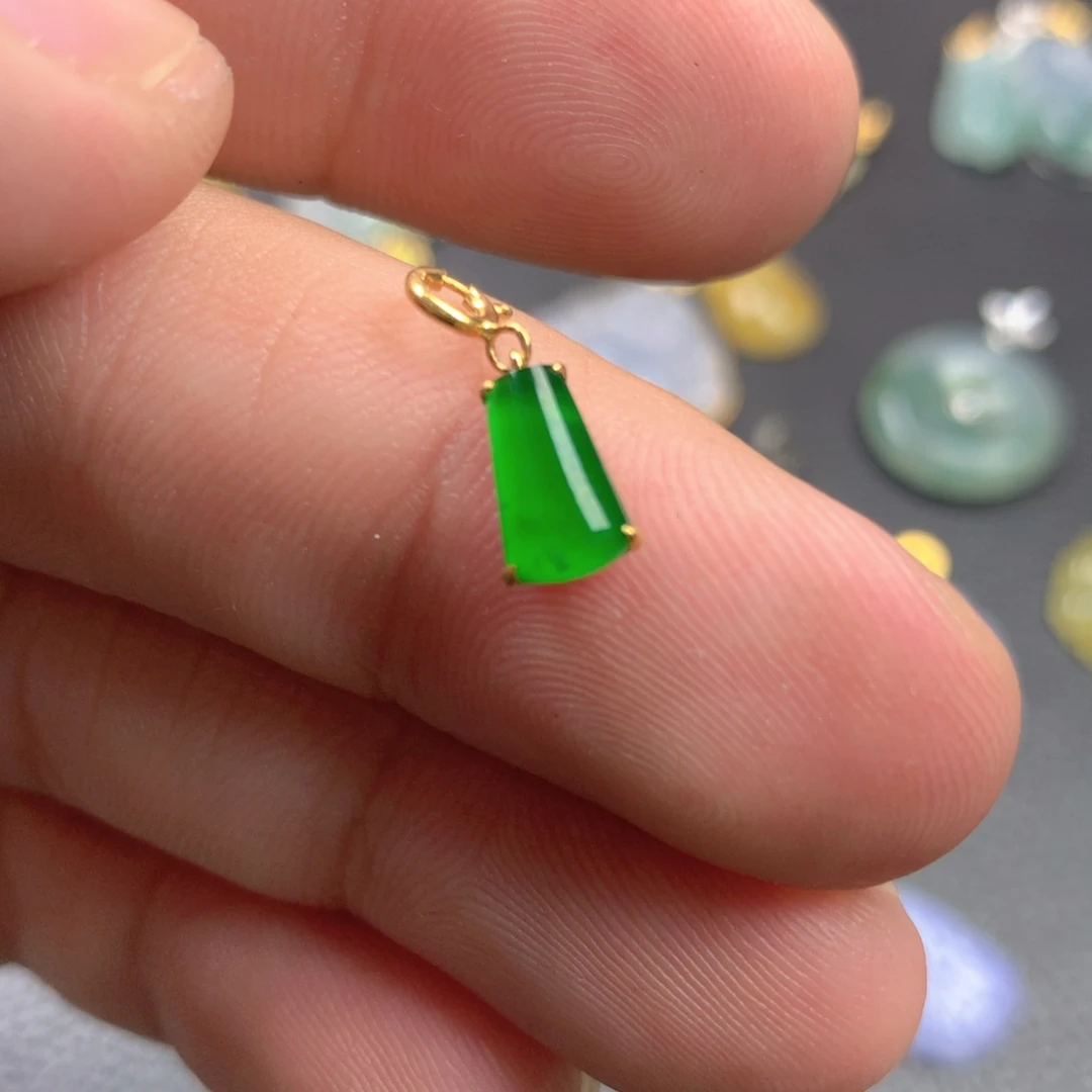 【闪购商品】颈饰18K金镶嵌翡翠翡翠