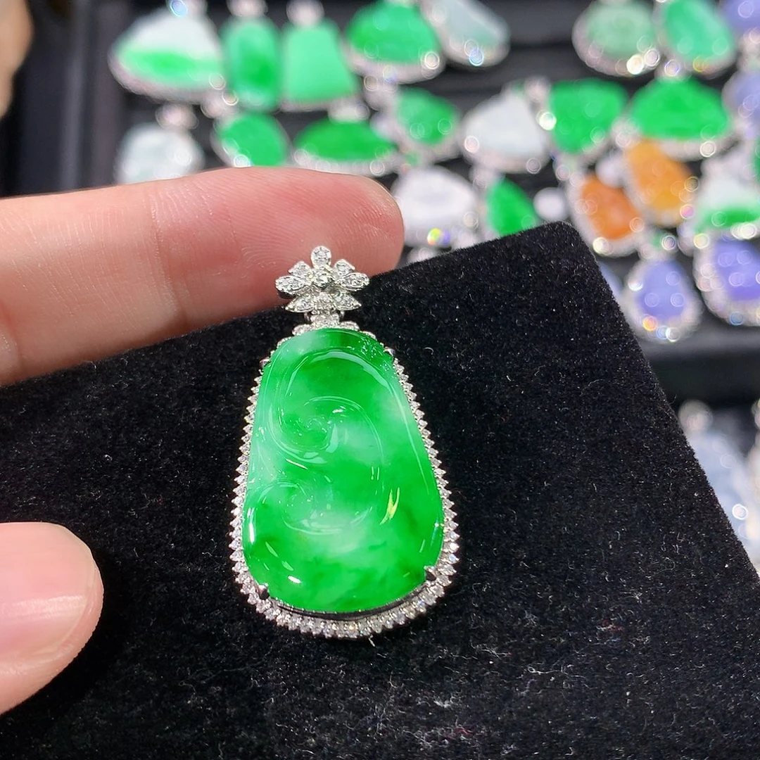 翡翠18K金镶嵌颈饰