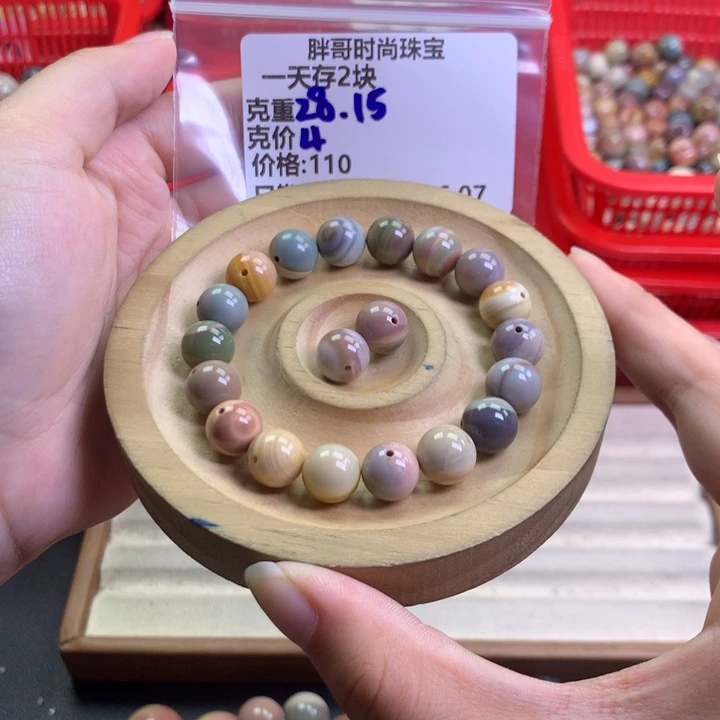 一***块石英质玉未镶嵌手串