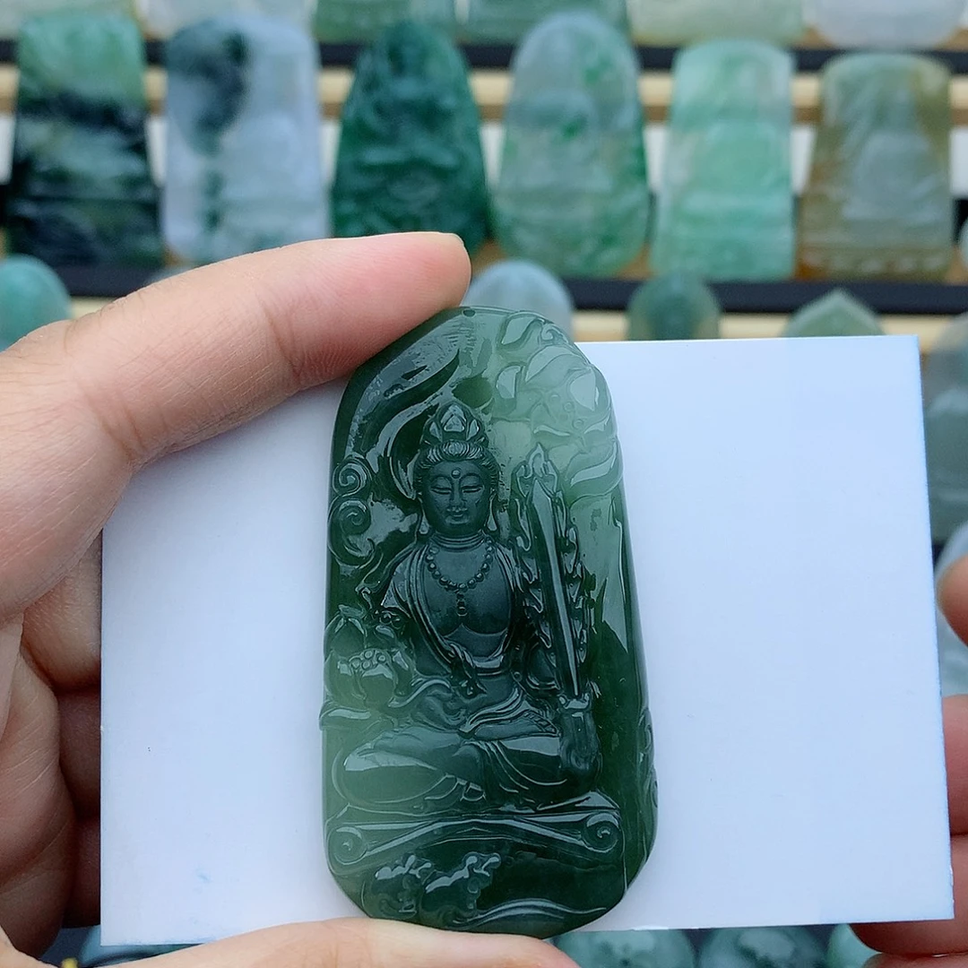 翡翠未镶嵌颈饰虚空藏