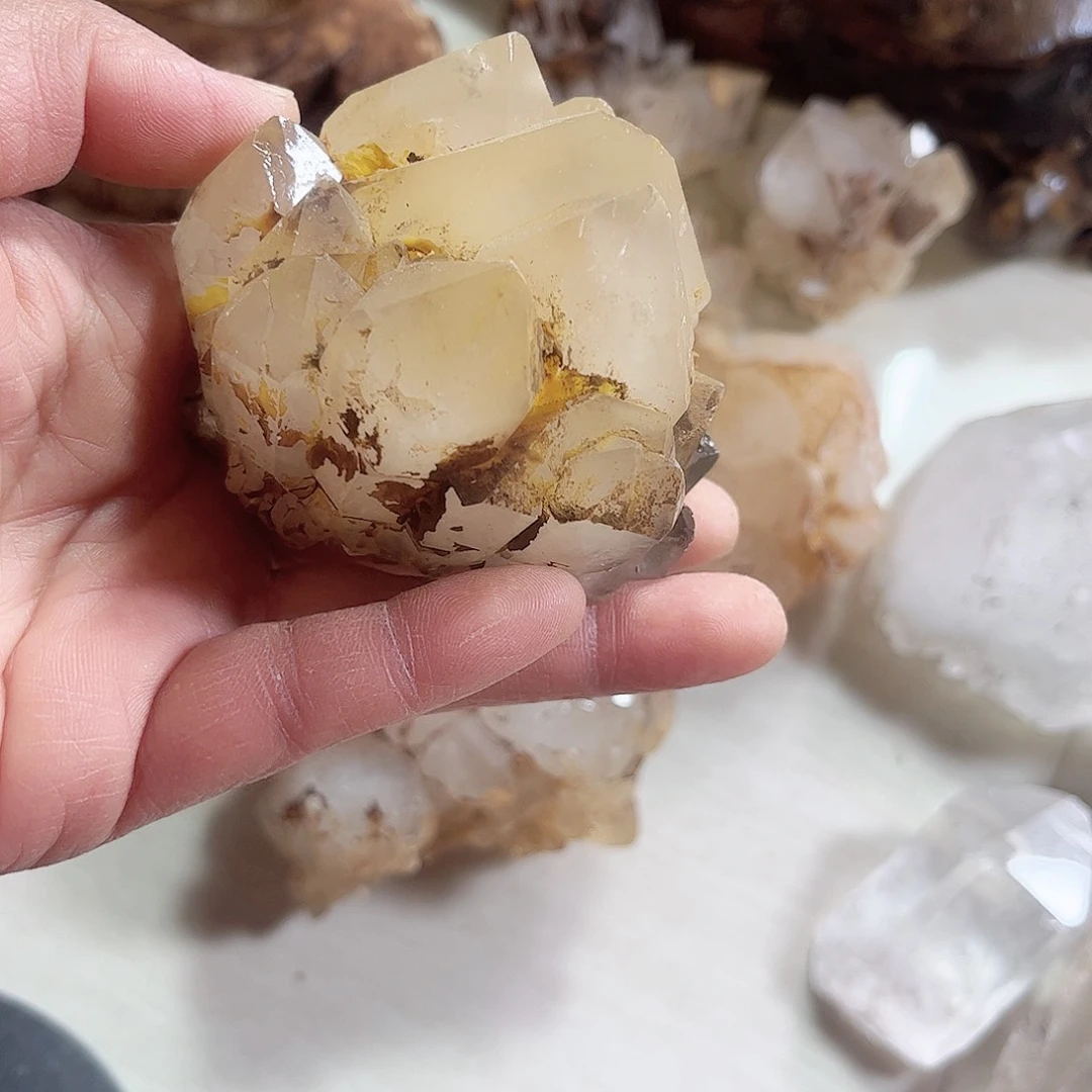 水晶天然水晶原石未镶嵌溱*濛