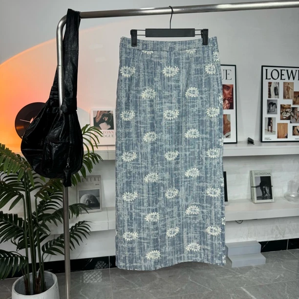 重工刺绣牛仔半身裙气质显瘦高级直筒长裙开叉设计感