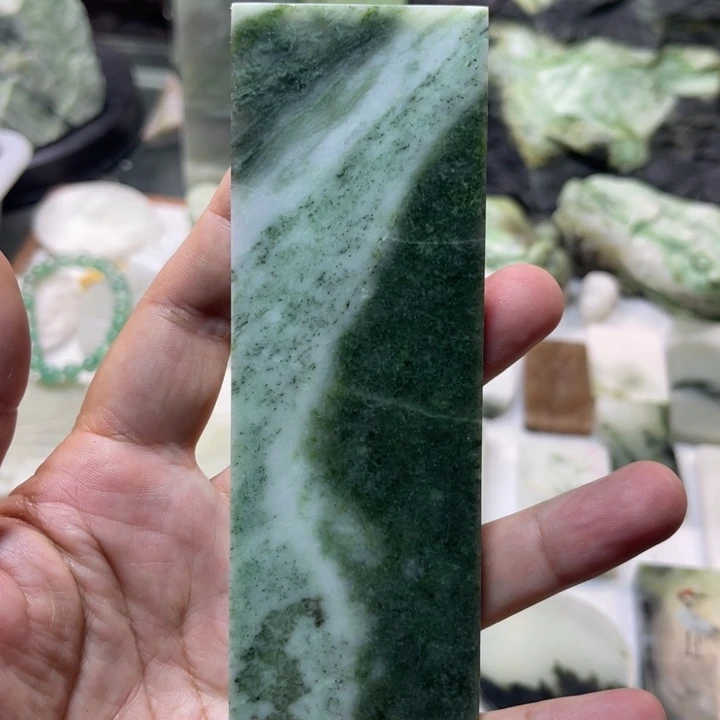 独山玉未镶嵌颈饰