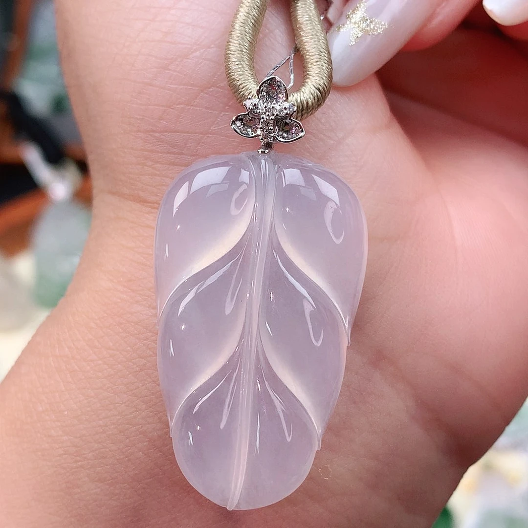 颈饰18K金镶嵌翡翠叶子