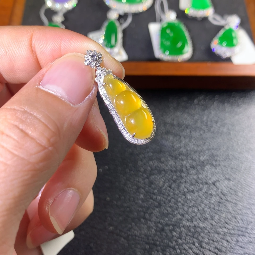 翡翠18K金镶嵌颈饰翡翠