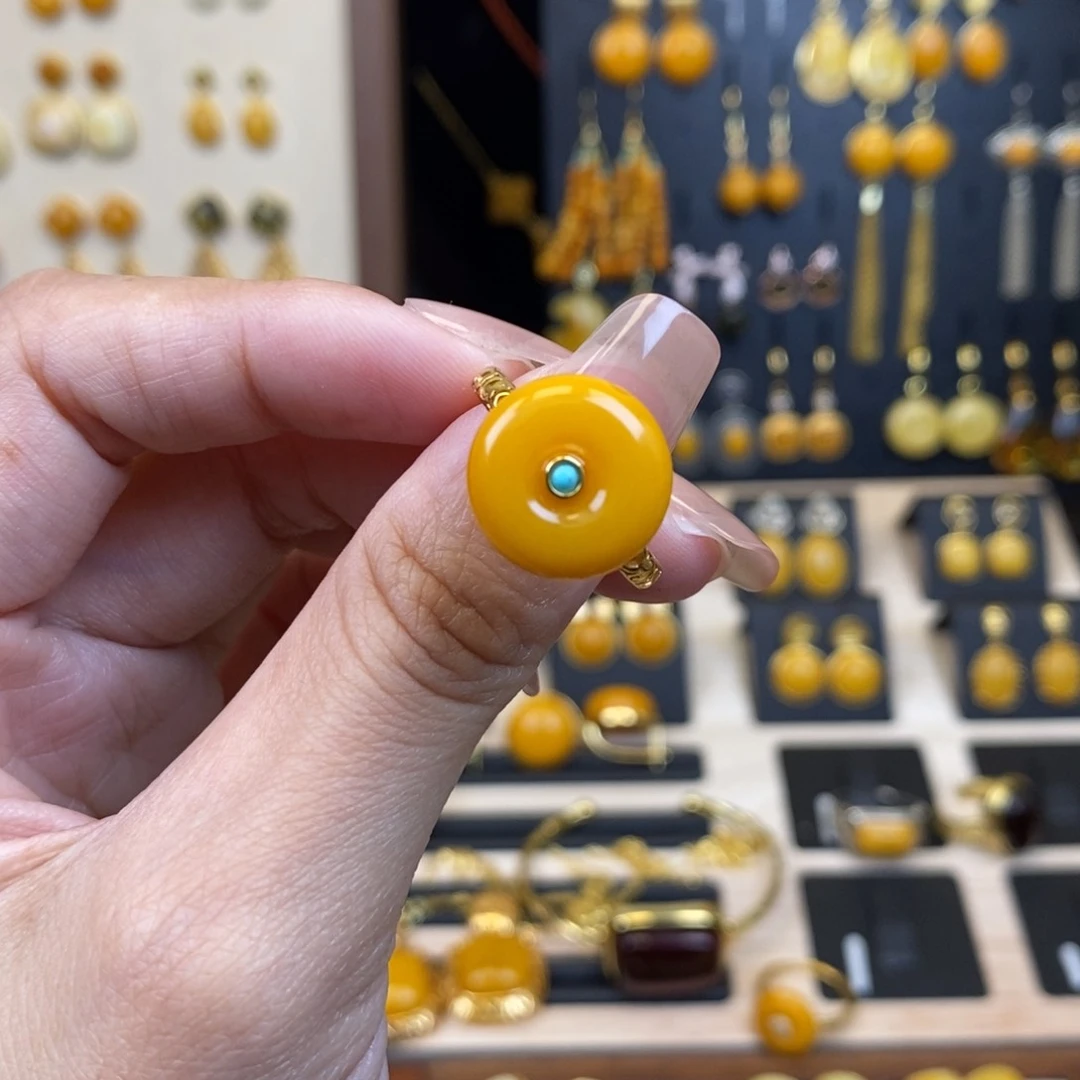 裸石琥珀未镶嵌成品