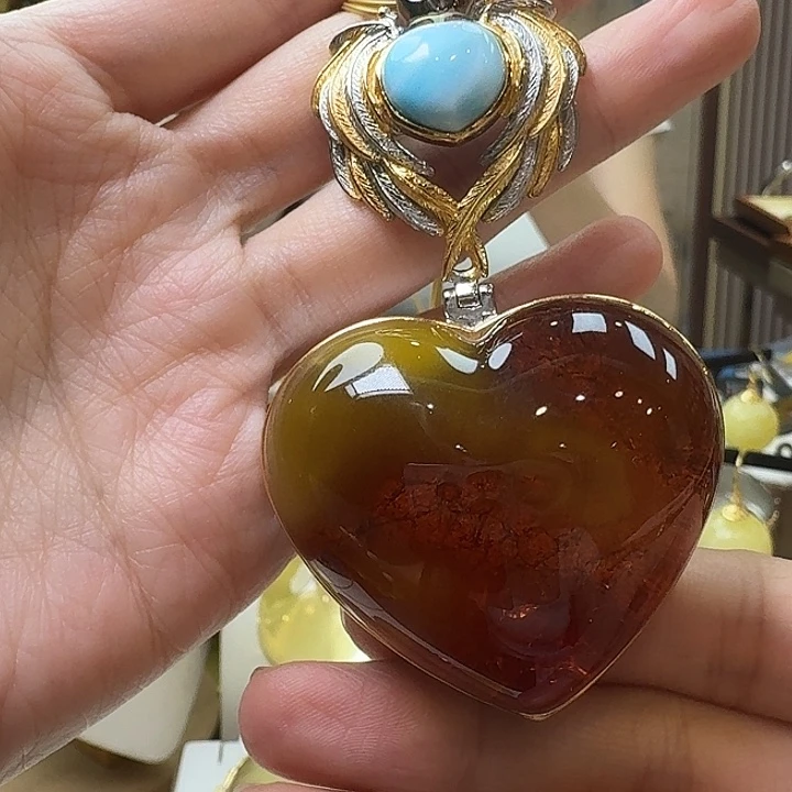 琥珀未镶嵌颈饰吊坠