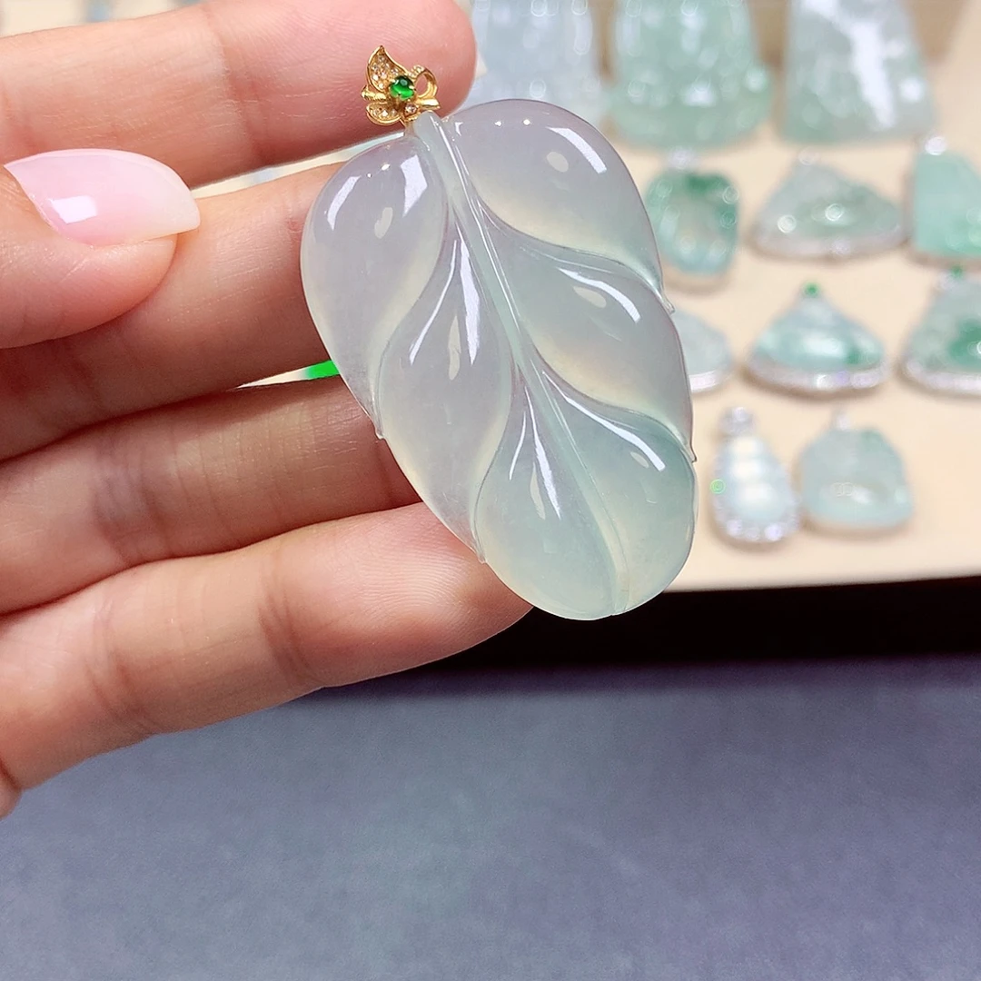 翡翠18K金镶嵌颈饰翡翠