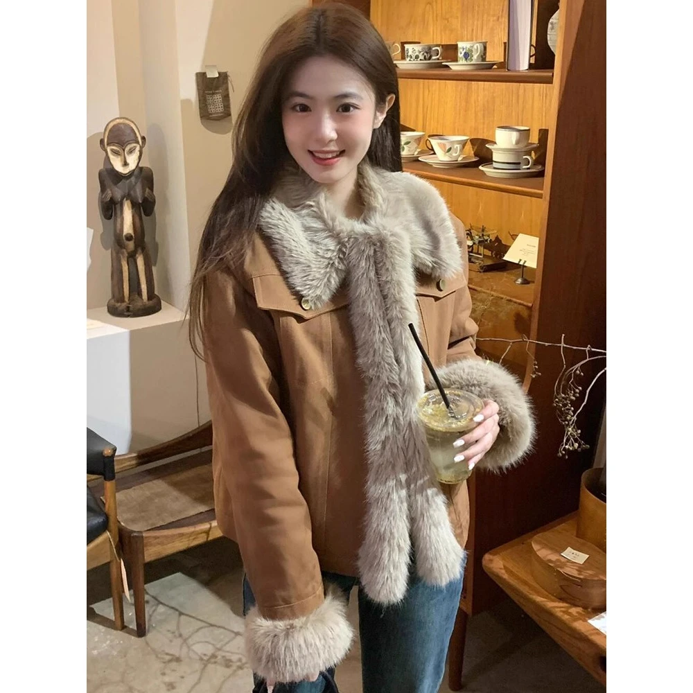 美拉德复古棕色韩系外套女2025新款秋冬加厚短款拼接毛毛上衣棉服