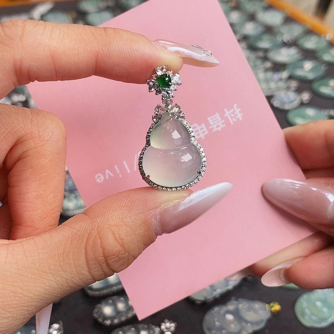 翡翠18K金镶嵌颈饰天然缅甸A货翡翠葫芦